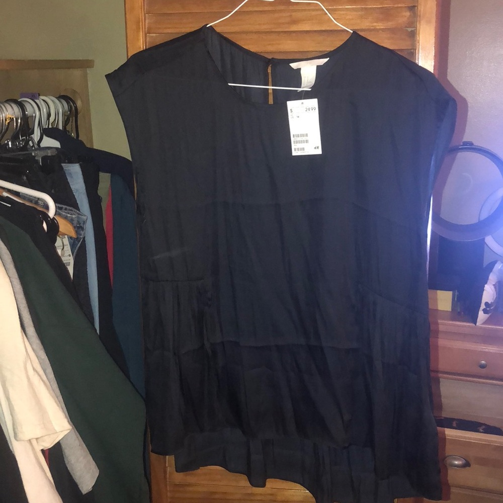 *BRAND NEW* H&M Satin High-lo black blouse